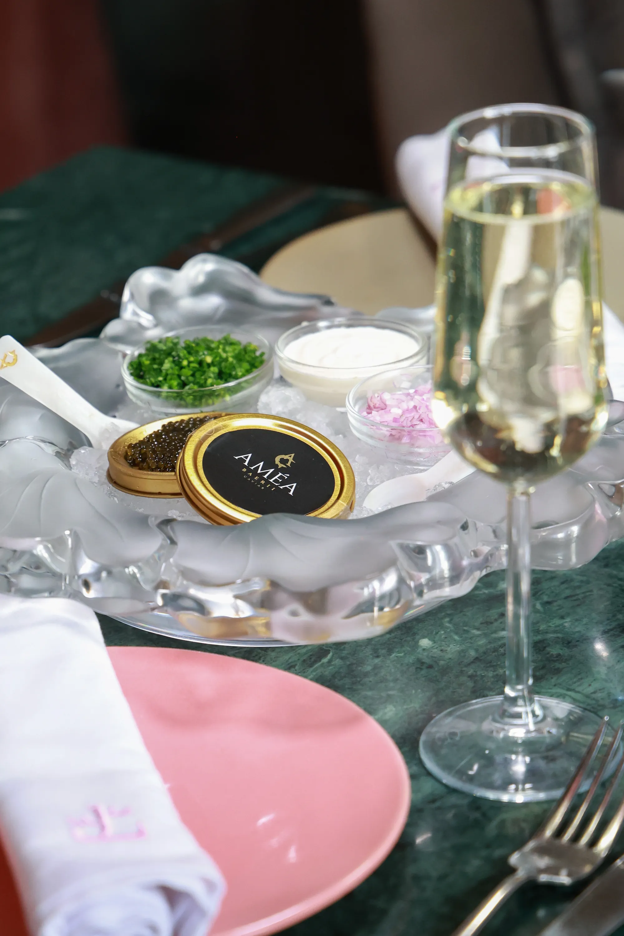 Service de caviar et champagne